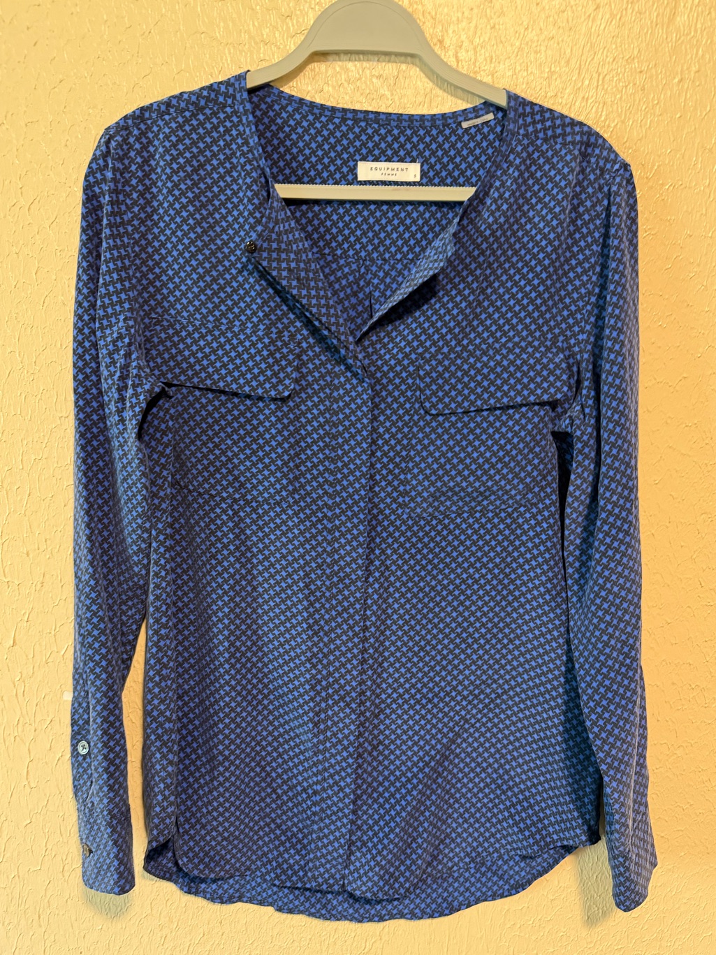 Equipment Femme Top Long Sleeve 100% Silk Blue Black Button Up
